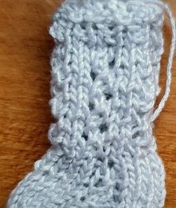 Puppenstrümpfe handgestrickt