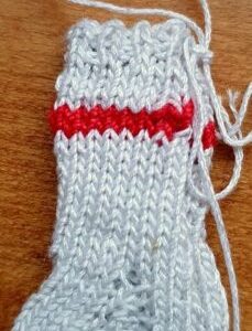 Puppenstrümpfe handgestrickt