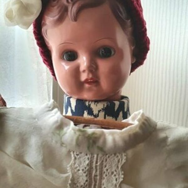 Puppenkleid mit Hut handgenäht