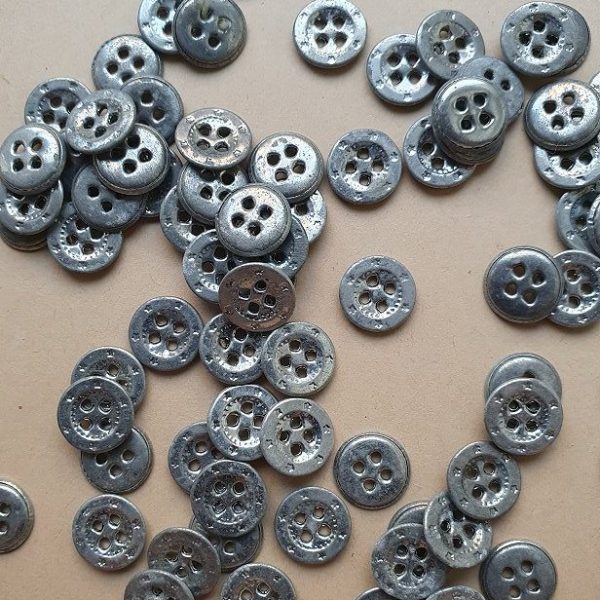50 kleine alte Aluminium Knöpfe