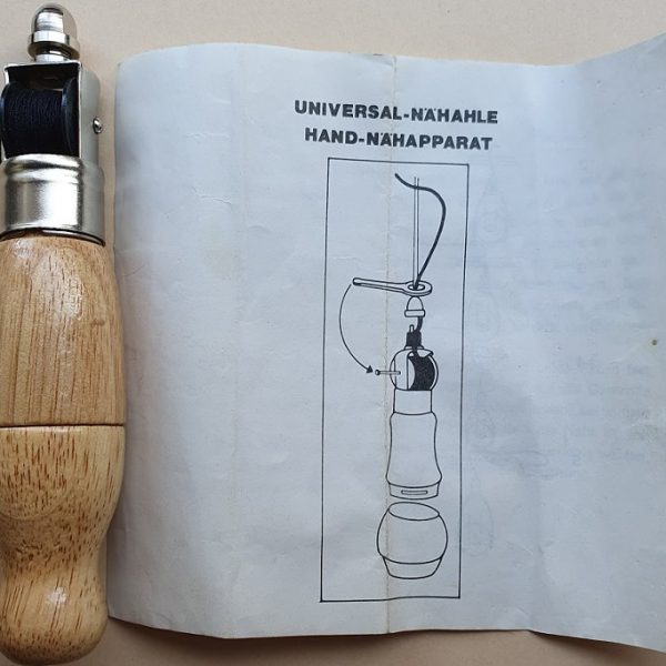 alter Hand-Nähapparat Nähahle
