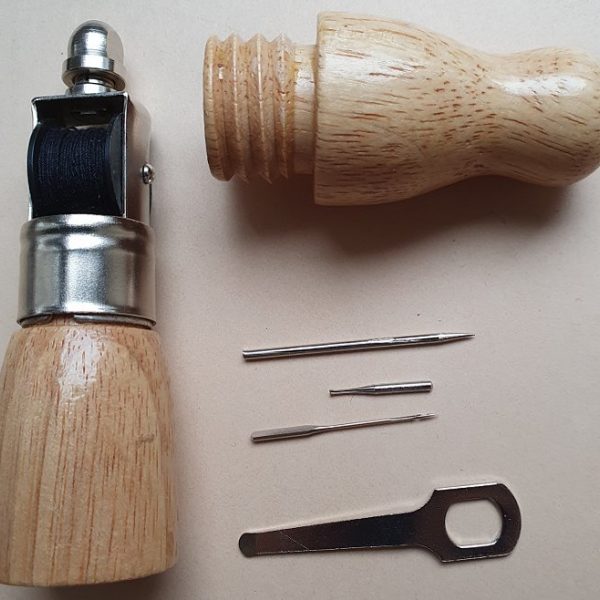 alter Hand-Nähapparat Nähahle