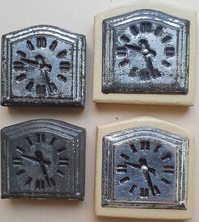 4 kleine Uhren für Pupenstuben aus Holz / Metall – Bild 3